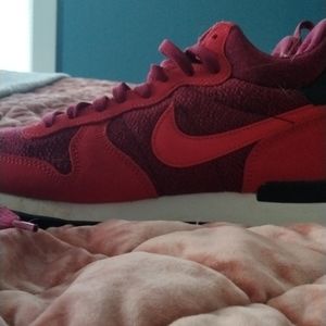 Nike red 🍒 hightops size 7